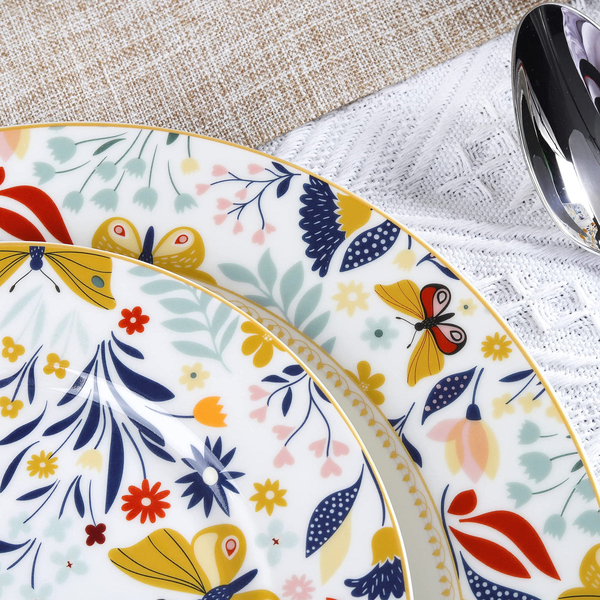 16 Piece Vintage Porcelain Dinnerware Set for 4 R304401