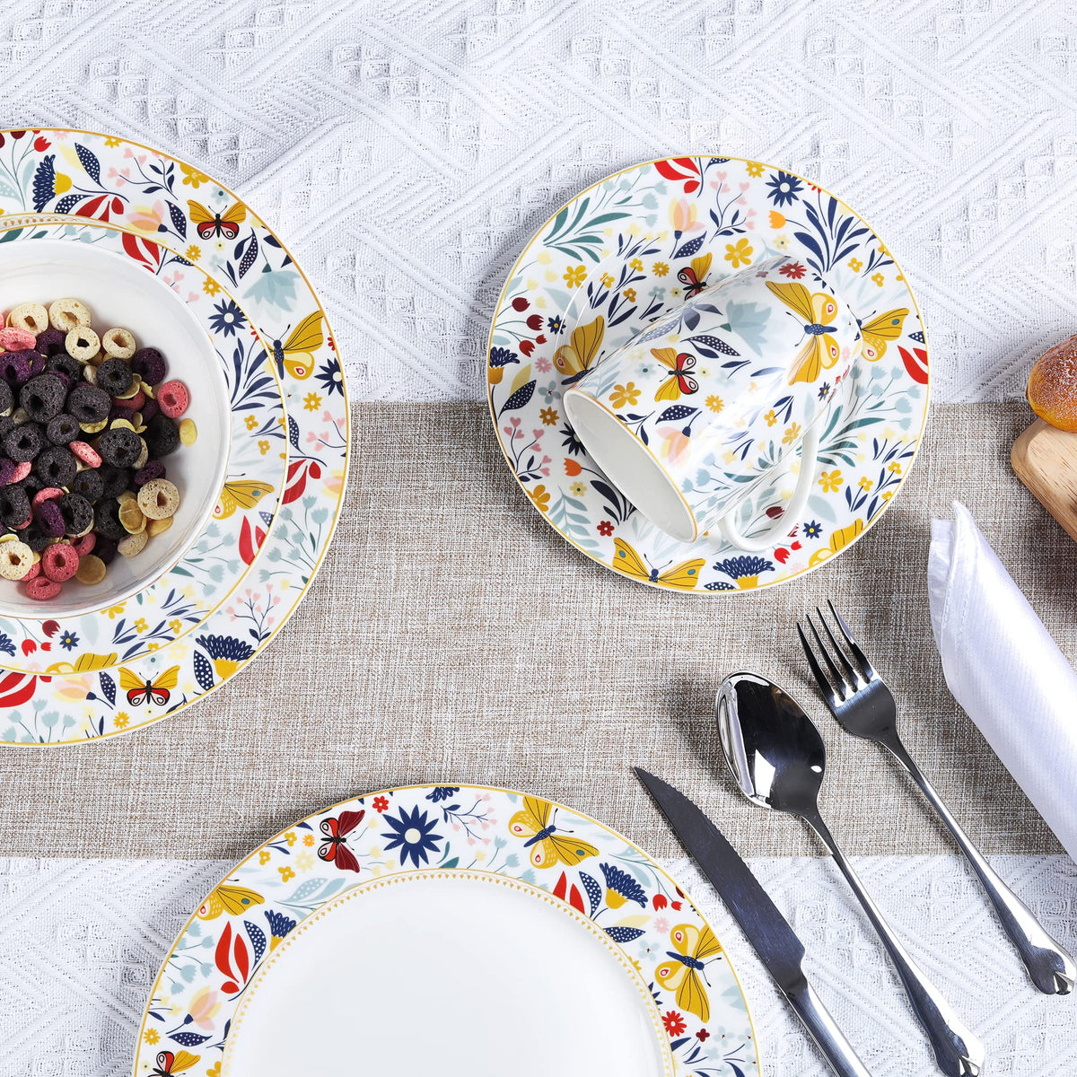16 Piece Vintage Porcelain Dinnerware Set for 4 R304401